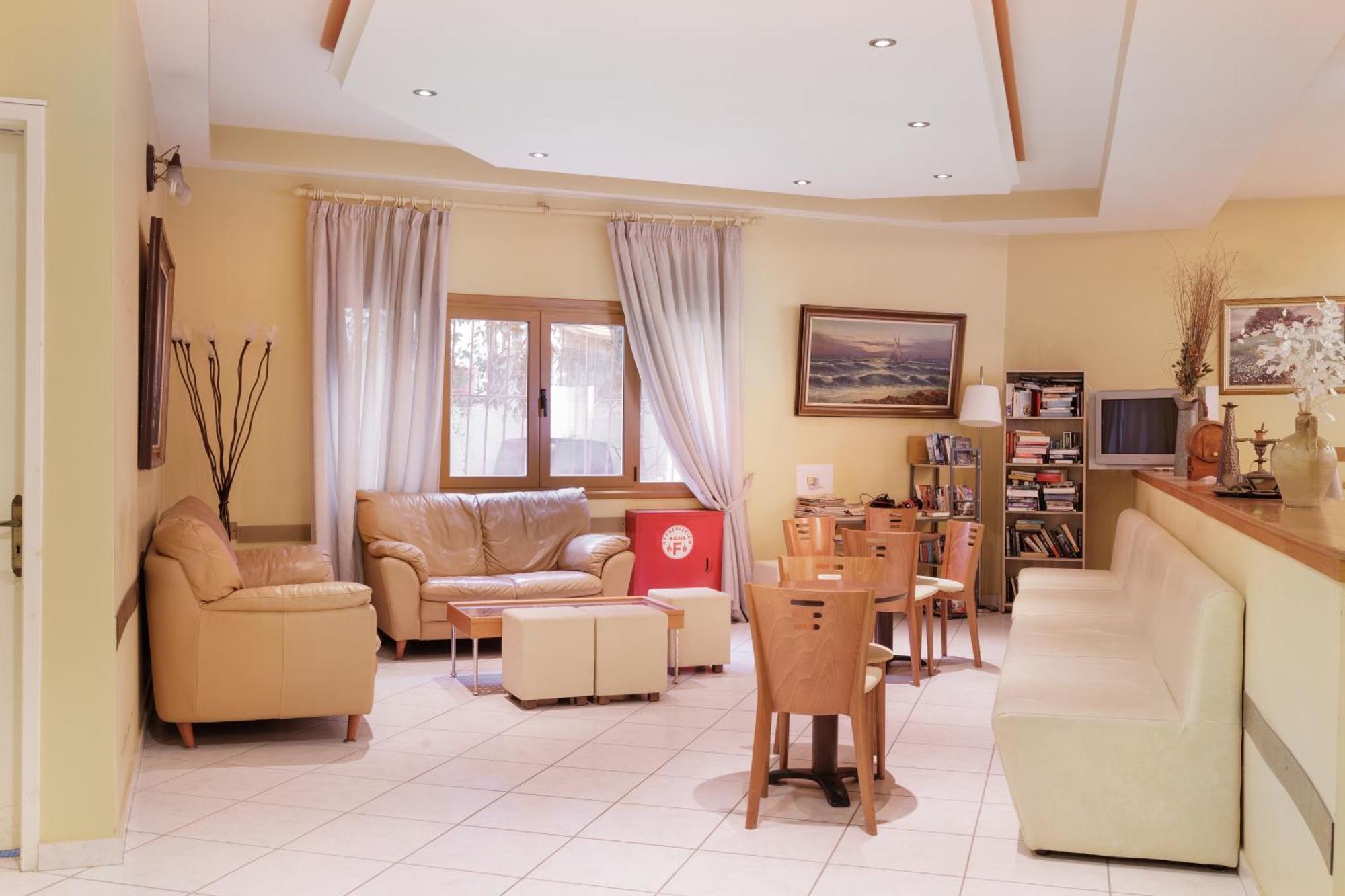 Louvre Hotel 3*